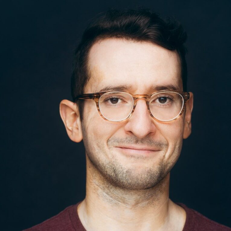 Headshot of comedian Igor Martinez